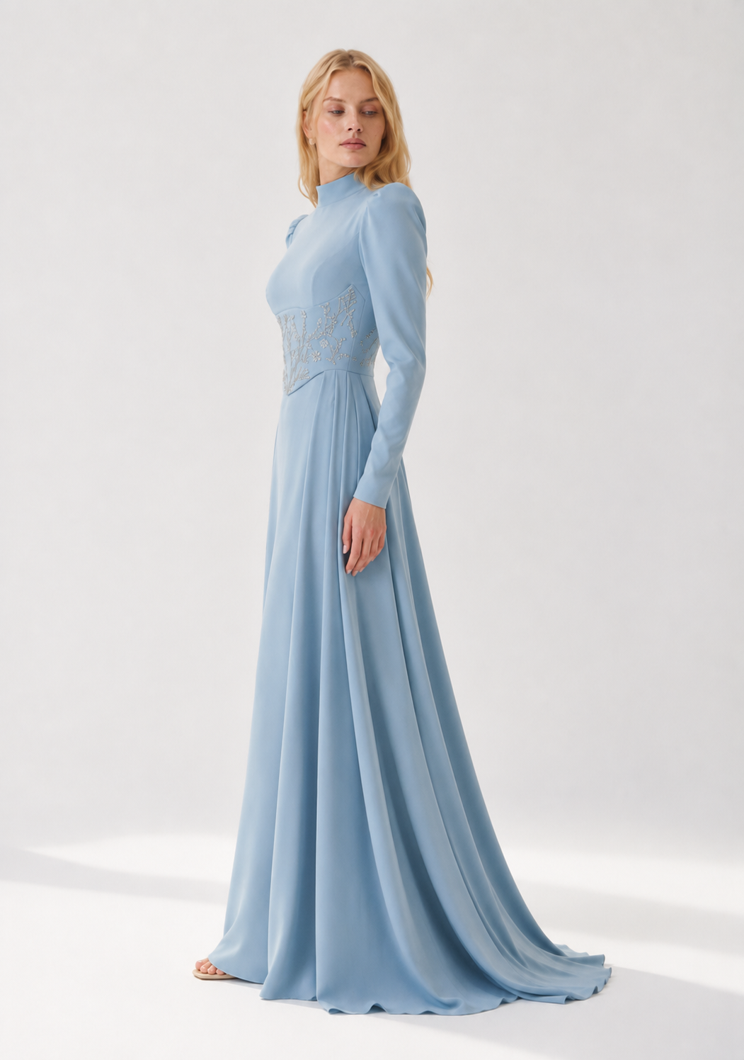 Elegantes A-Linien-Maxikleid mit besticktem Taillenmieder