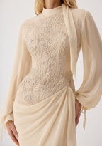 Abendkleid mit besticktem Mieder und Drapierung
