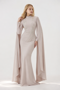 Meerjungfrau-Maxikleid mit Cape-Ärmeln und Perlenstickerei