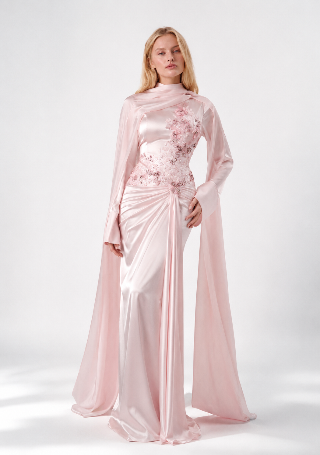Hochwertiges Abendkleid mit floralen Applikationen und Schulterstola