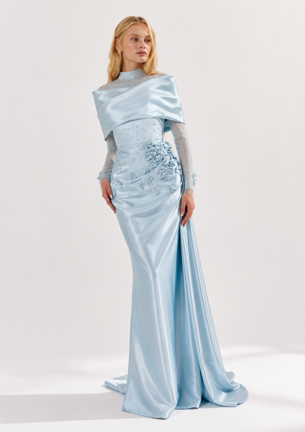 Abendkleid besticktem Tüll und drapierter Schulterstola