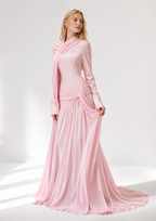 Abendkleid mit drapierter Schulterstola und plissiertem Chiffonrock
