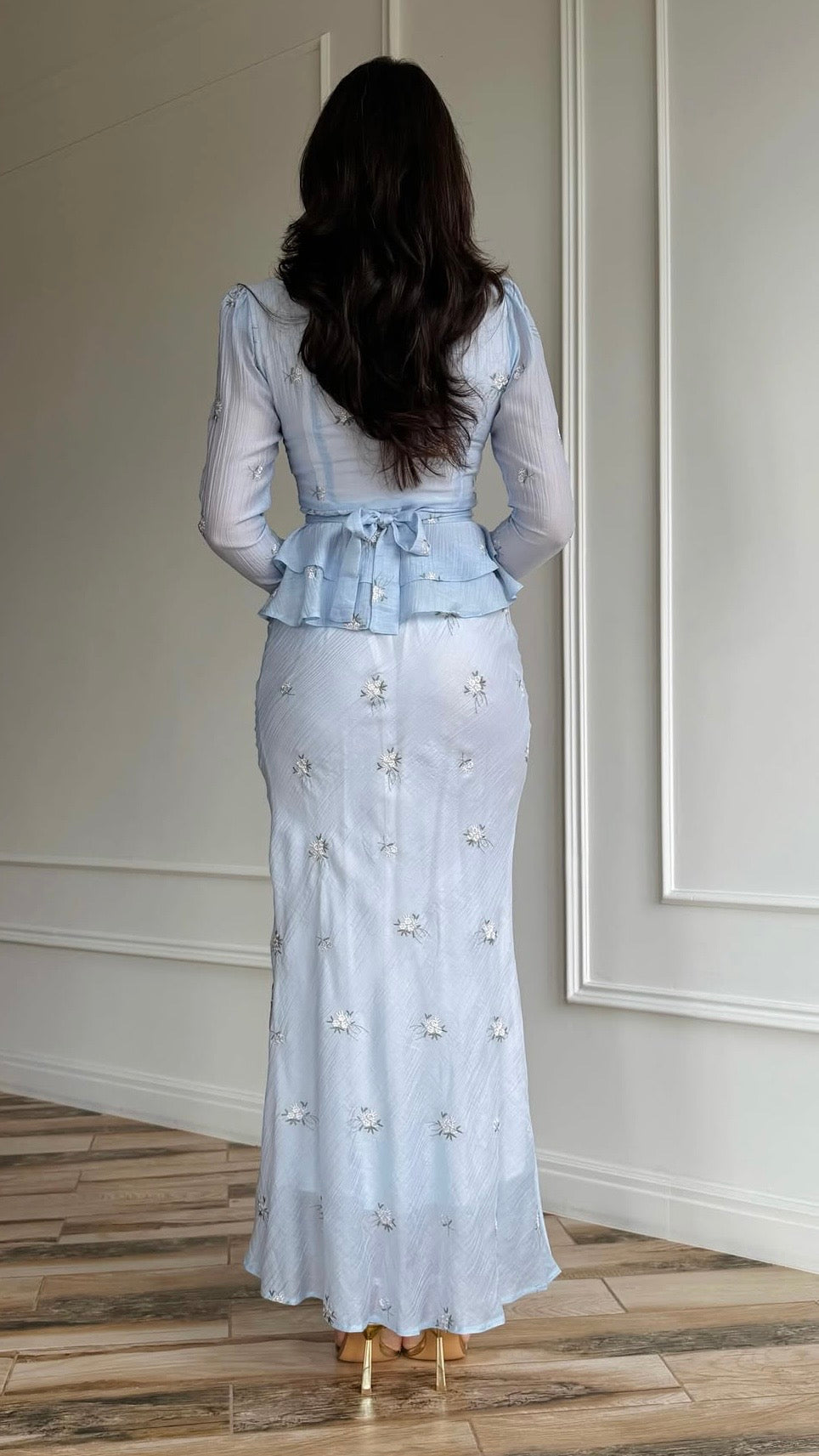 Hellblaues zweiteiliges Maxi-Set mit floralem Muster