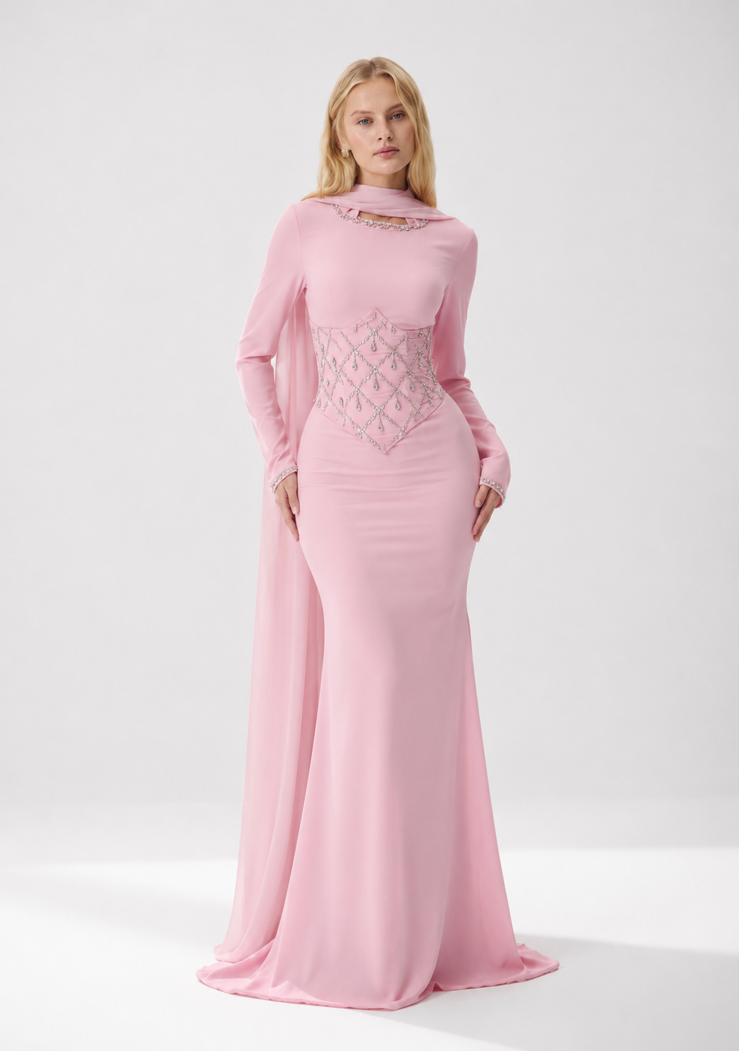 Abendkleid mit Perlenmieder und Schulterstola