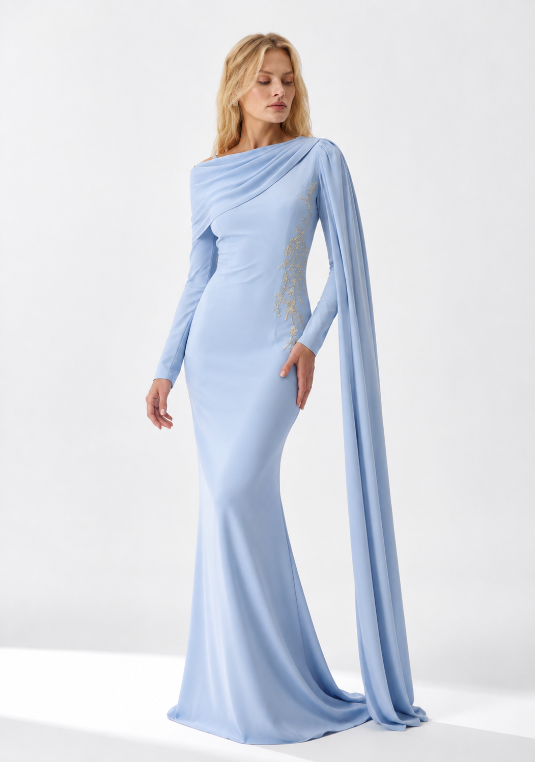 Meerjungfrau-Maxikleid mit asymmetrischem Drapé-Ausschnitt und Cape-Ärmel