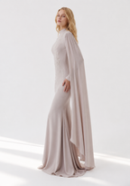 Meerjungfrau-Maxikleid mit Cape-Ärmeln und Perlenstickerei