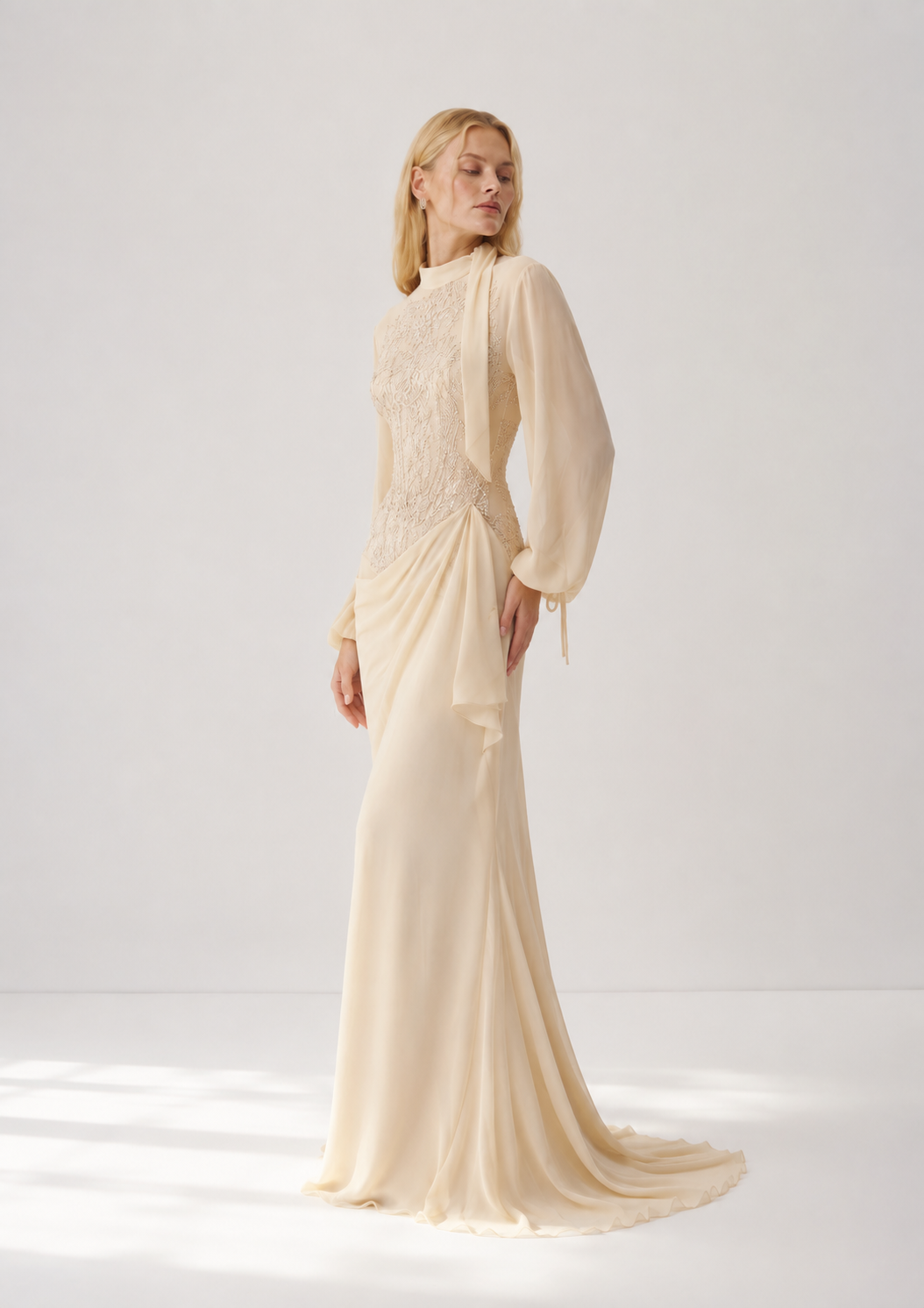 Abendkleid mit besticktem Mieder und Drapierung