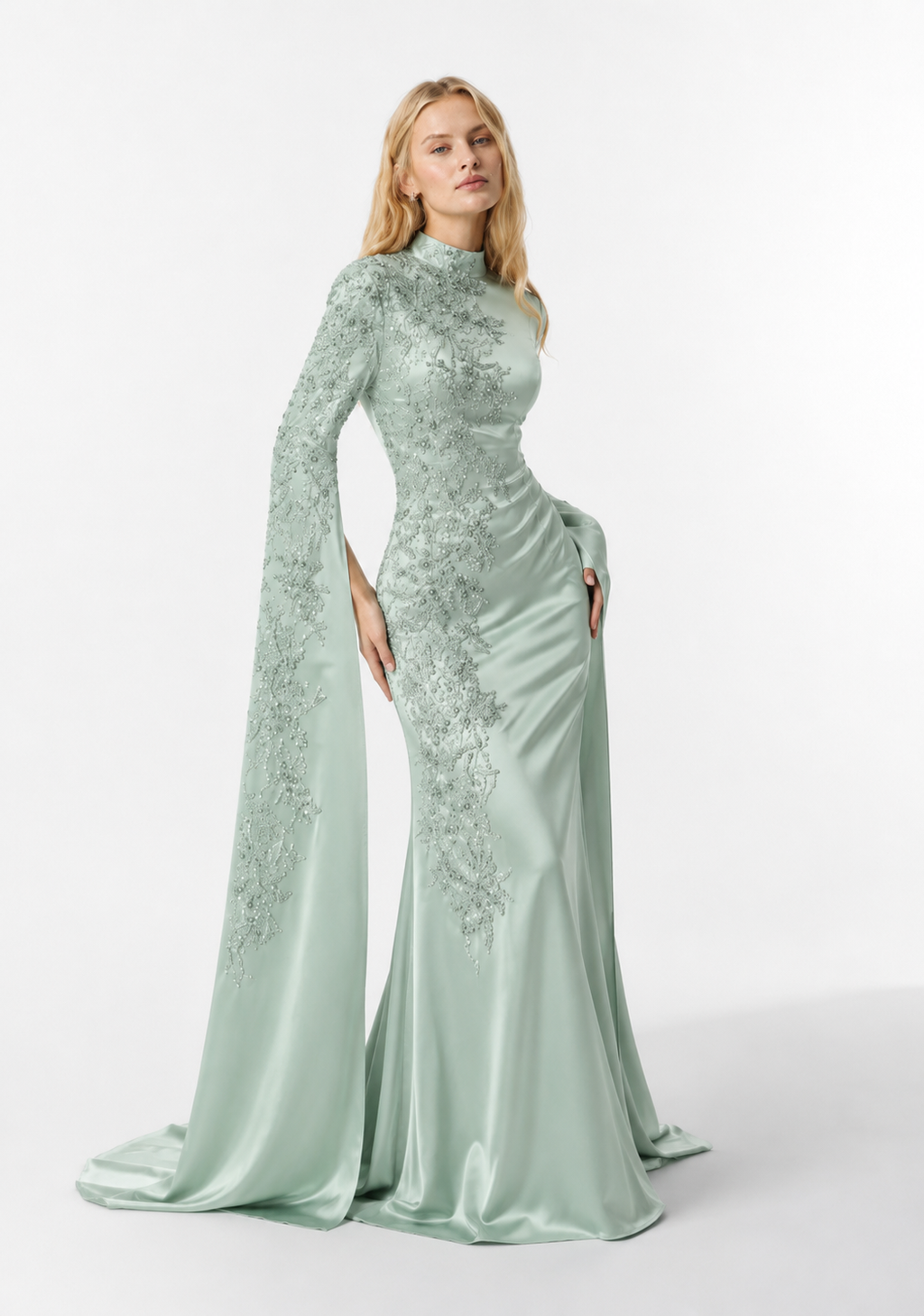 Abendkleid mit Spitzenapplikationen und langen Cape-Ärmeln