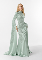 Abendkleid mit Spitzenapplikationen und langen Cape-Ärmeln