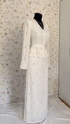 Cremefarbenes zweiteiliges Maxi-Set mit rosa Blumenmuster