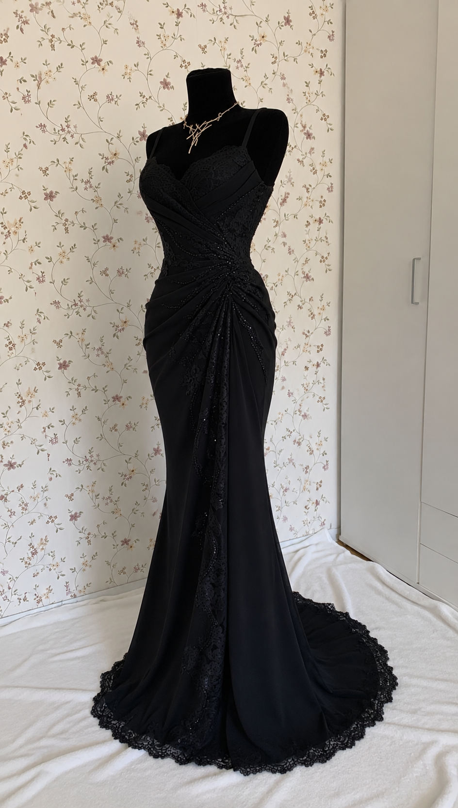 Schwarzes Meerjungfrau-Abendkleid mit Spitze