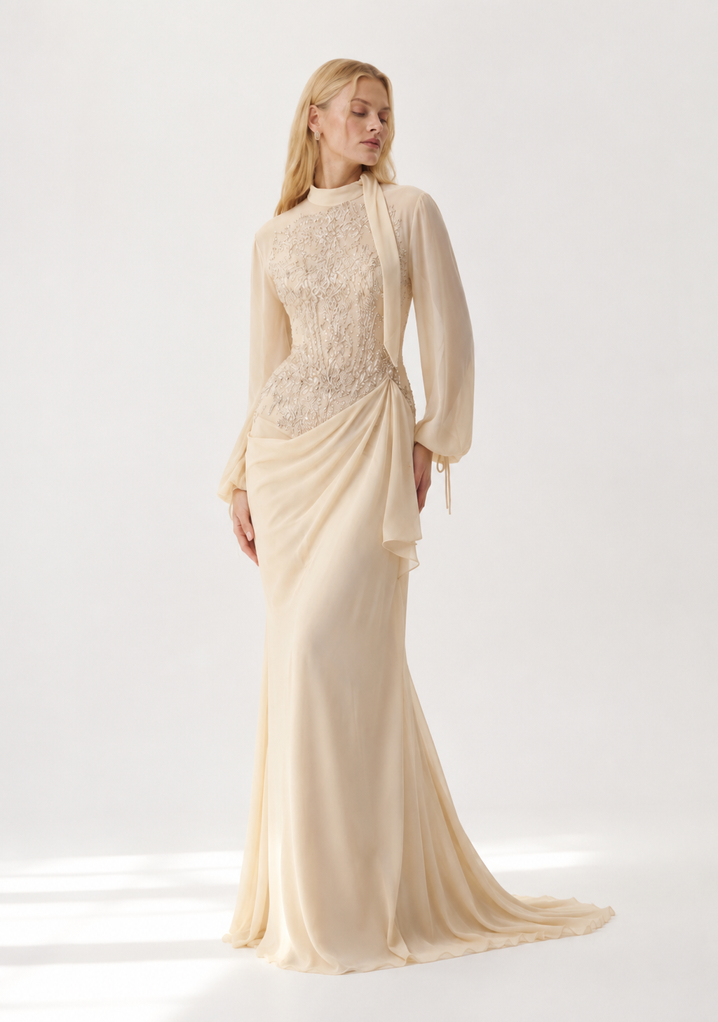 Abendkleid mit besticktem Mieder und Drapierung