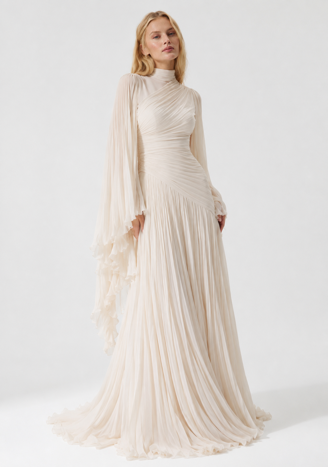 Abendkleid mit drapiertem Oberteil und fließenden Ärmel