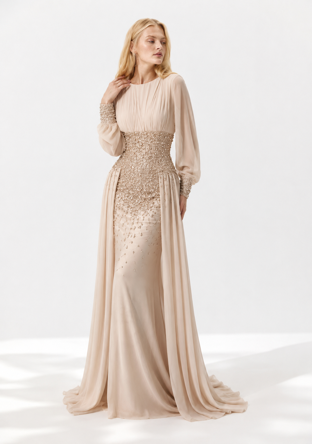 Abendkleid mit handverziertem Perlenmieder