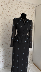 Schwarzes Maxi-Set mit blauem Blumenmuster