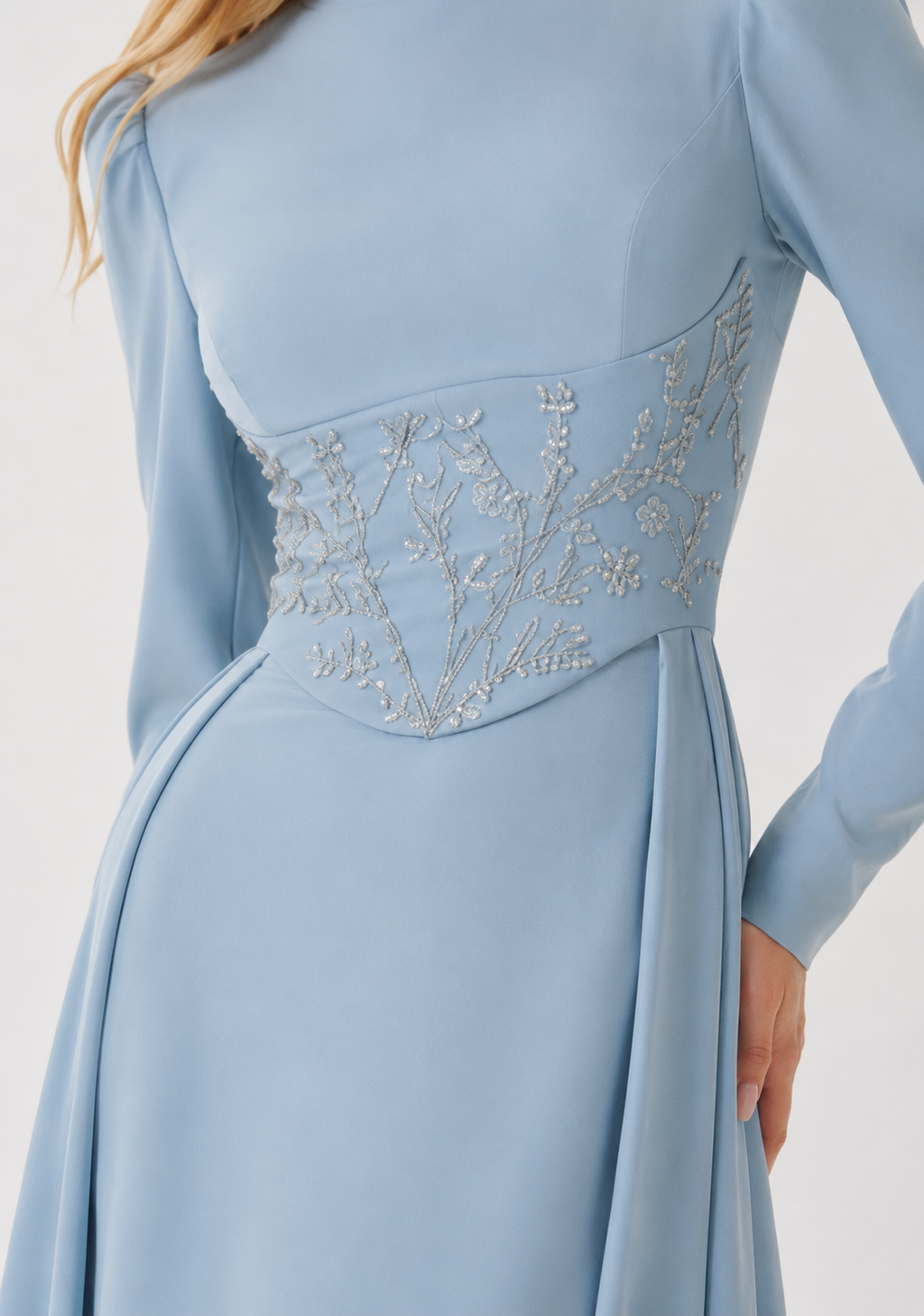 Elegantes A-Linien-Maxikleid mit besticktem Taillenmieder
