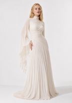 Abendkleid mit drapiertem Oberteil und fließenden Ärmel